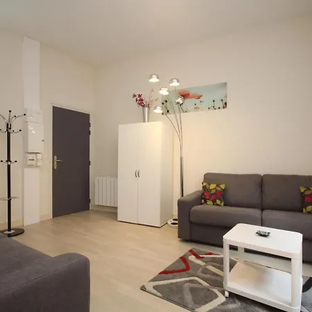 Grand 27m² Avec Balcon En Hyper Centre, Proche Thermes Et Commodites - Fr-1-608-139 *